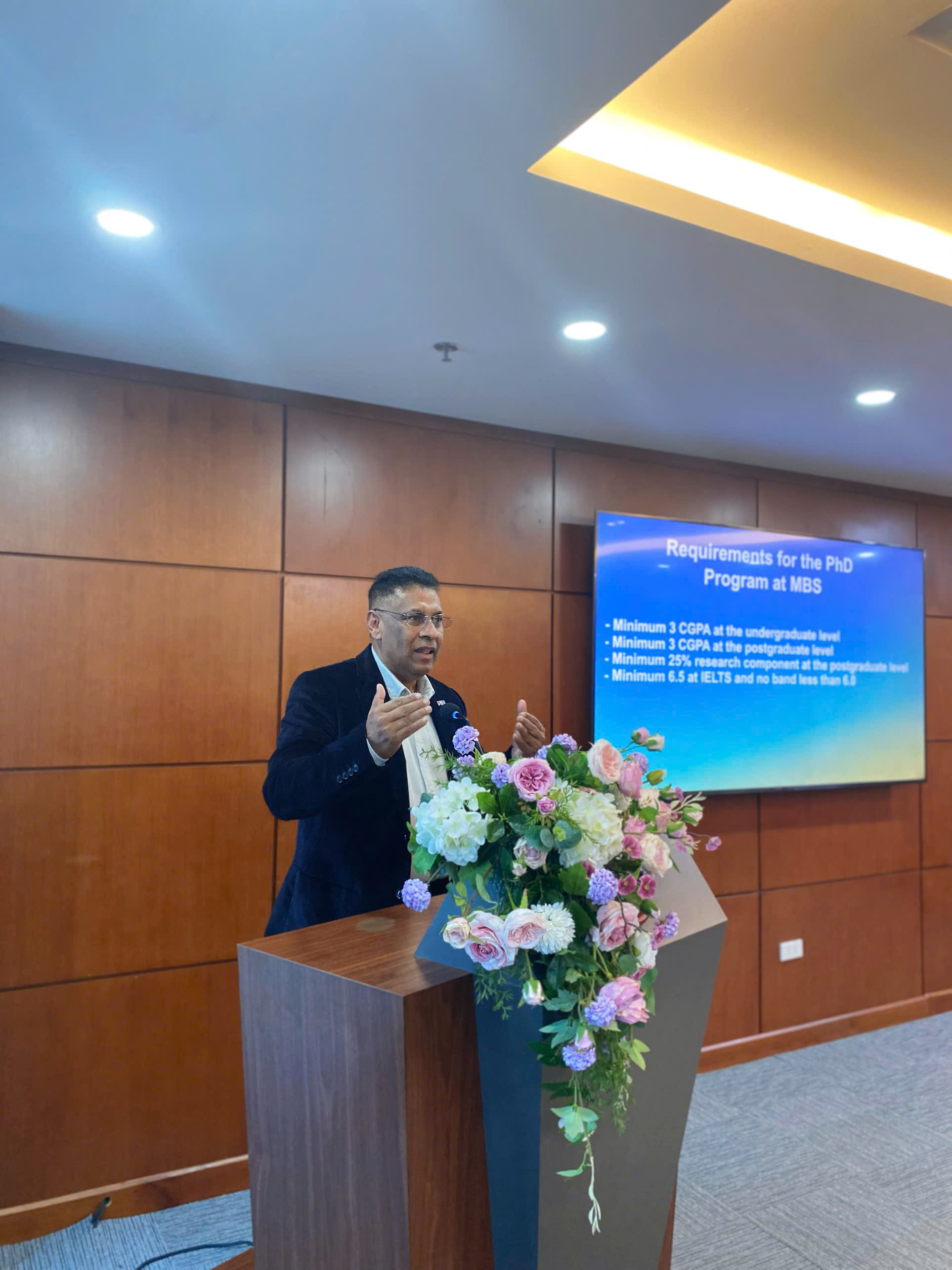 Tổng kết tọa đàm cùng Dr. Ariful Hoque: Học bổng & Công bố quốc tế